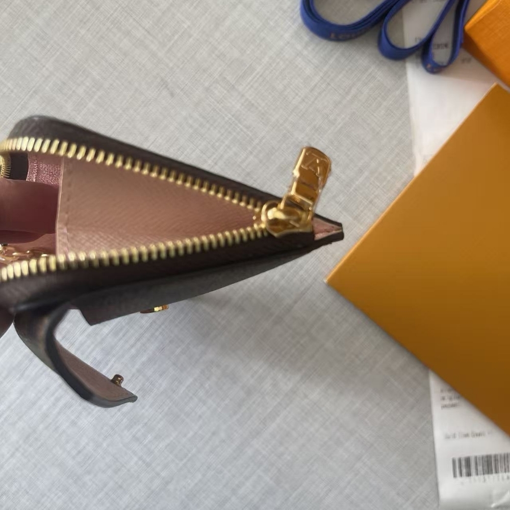 Louis Vuitton Recto Verso Card Holder - Picture 9 of 9